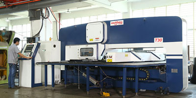 ماكينة التخريم البرجية CNC 